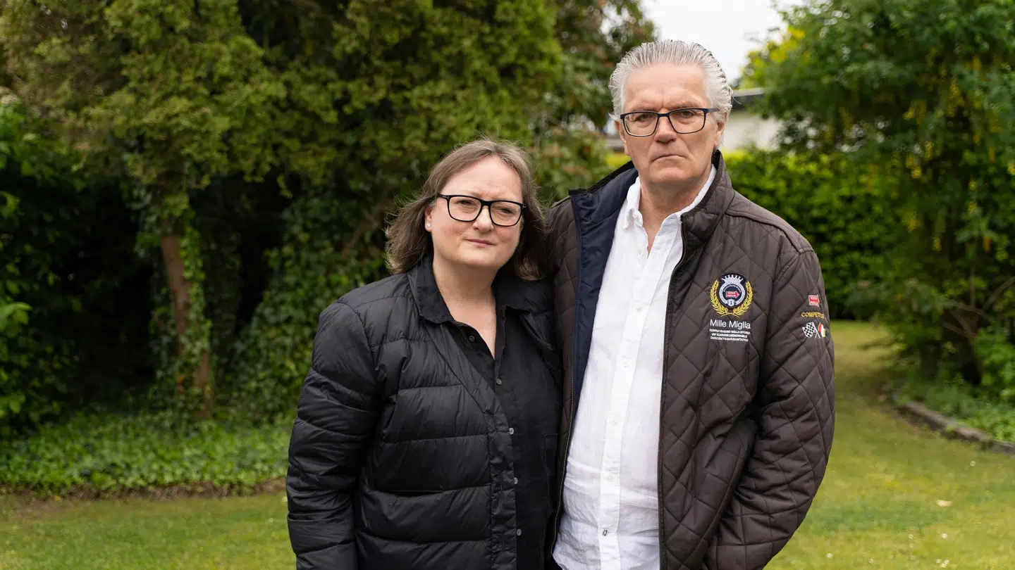 Charlotte og Peer Westh er godt trætte af deres nye nabo, der har bygget et nyt, større hus.