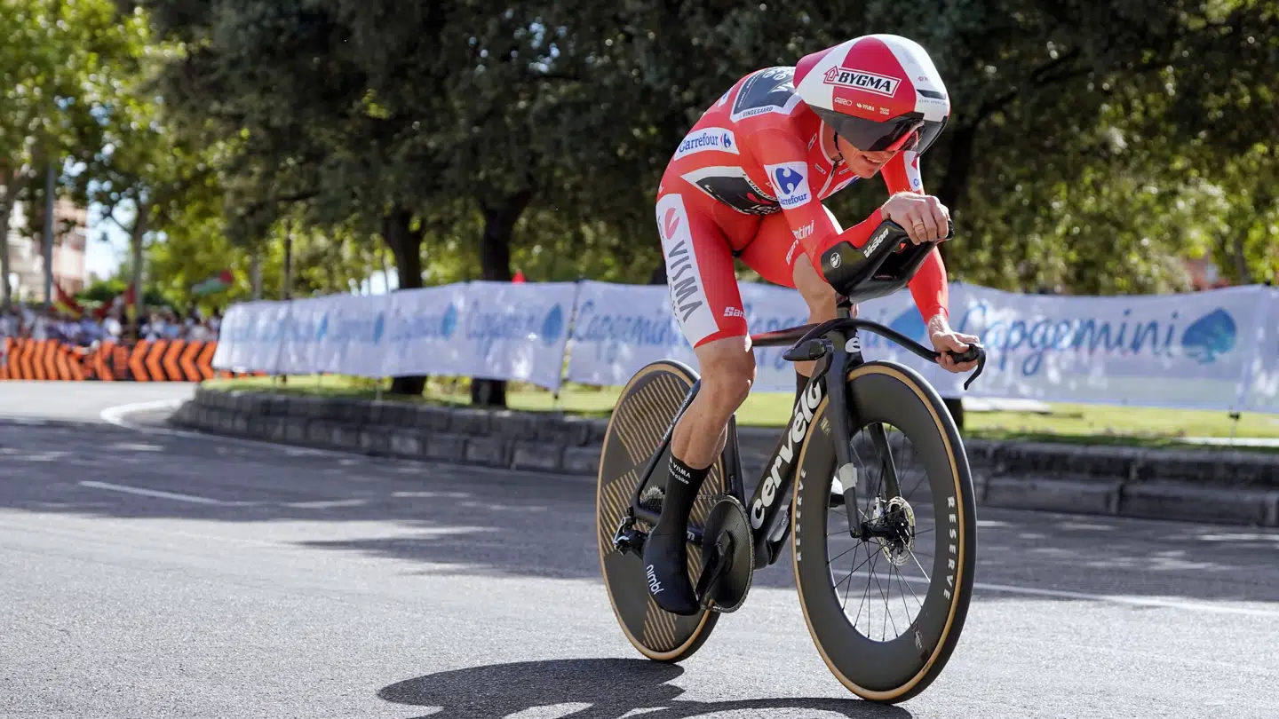 Jonas Vingegaard er fortsat manden i rødt.