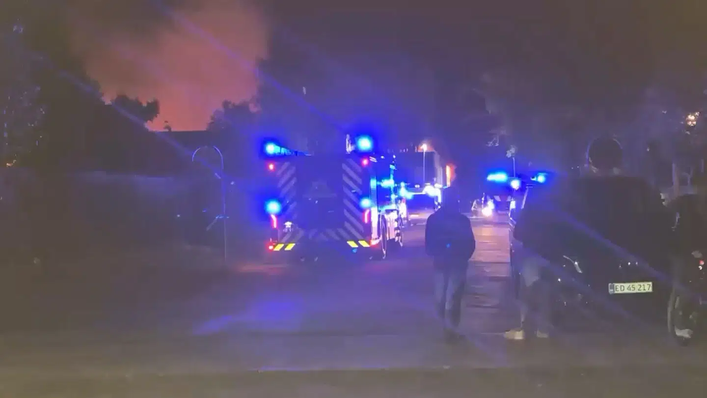 Politiet opfordrer fortsat folk i området til at holde vinduer og døre lukket.