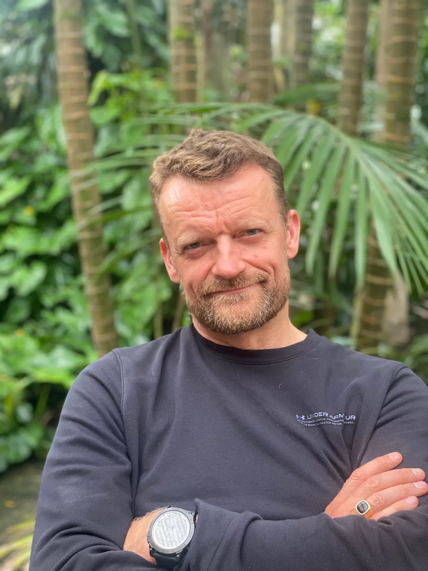 Frank Hvam begyndte at bruge høreapparat – som du kan se en lille gennemsigtig tråd fra her – da han og familien boede en periode på halvandet år i New Zealand fra 2022 til 2024. Foto: Privat