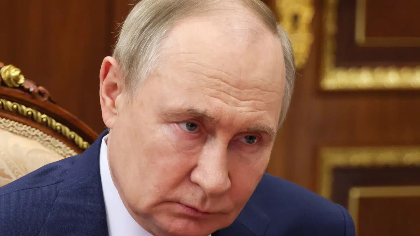 Vladimir Putin afviser kraftigt meldingerne om landets økonomi.