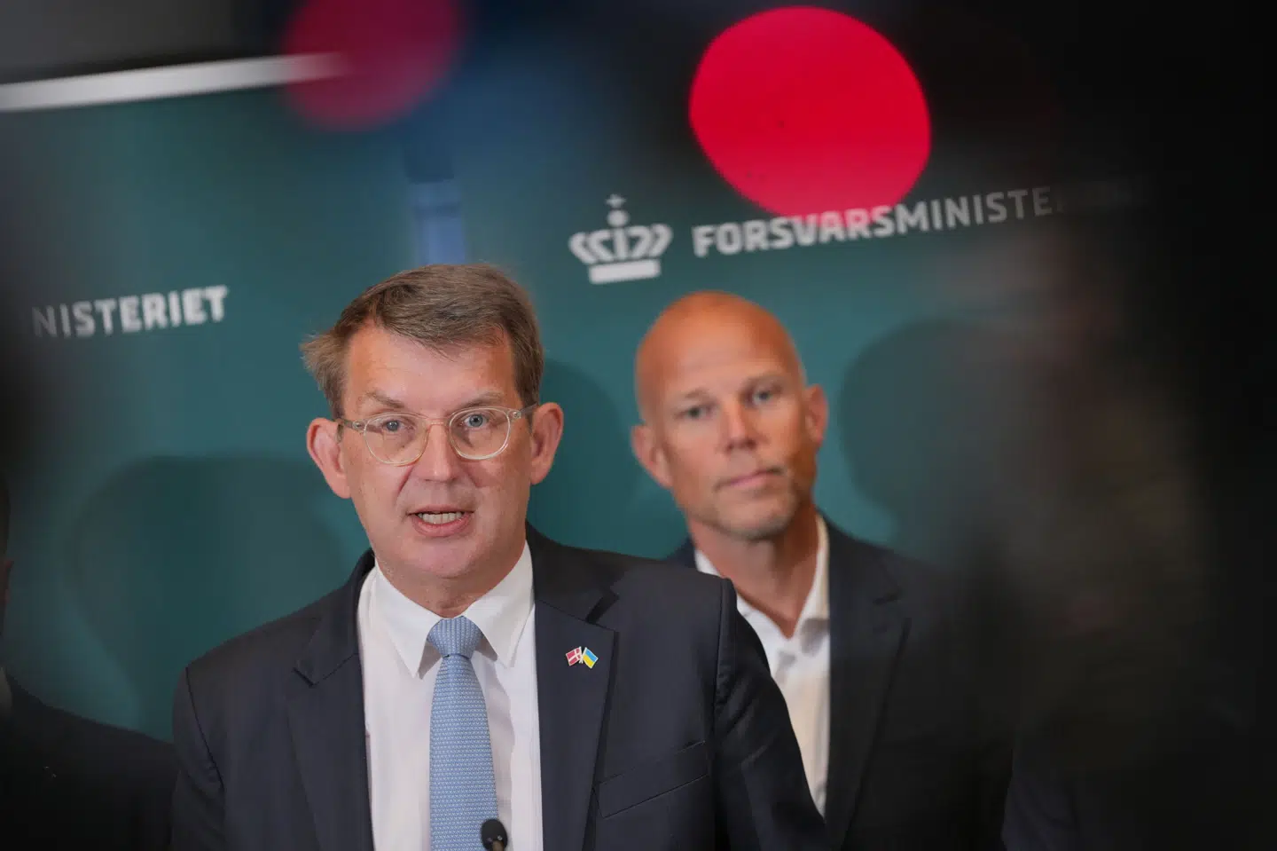 Forsvarsminister Troels Lund Poulsen (V) holder pressemøde for at præsentere anskaffelsen af jordbaseret luftforsvar fredag.