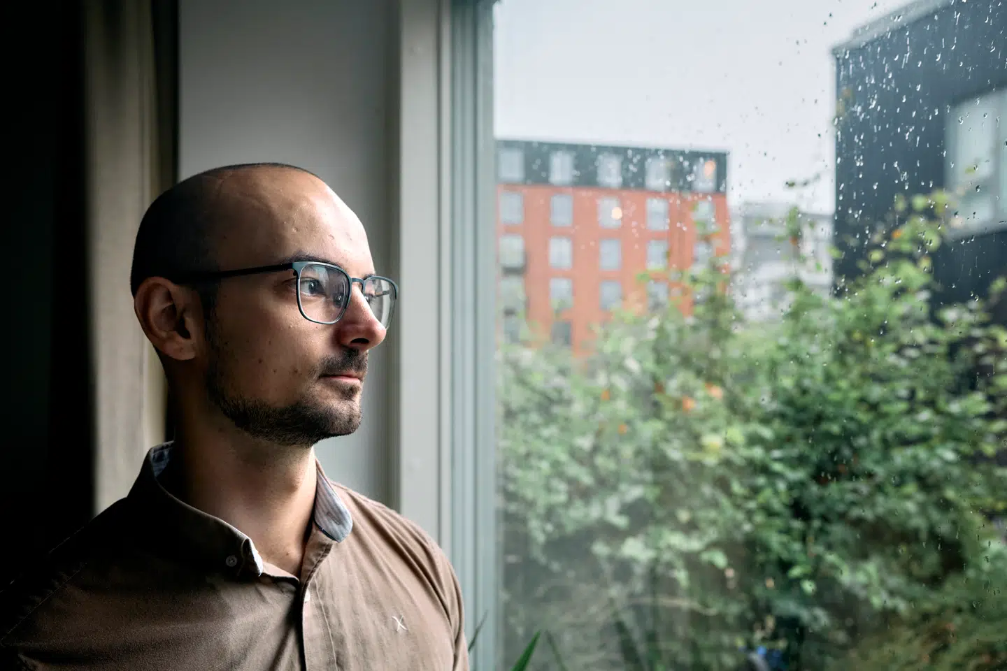 Når Aleksandar Maricak åbner sit vindue på Amager Strandvej, mødes han af en lugt, der siden april har plaget beboere i hele det nordøstlige Amager.