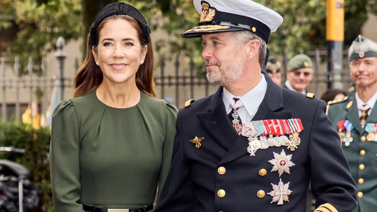 Kong Frederik X og Dronning Mary ankommer til mindegudstjeneste i anledning af Flagdag for Danmarks udsendte i Holmens Kirke i København, fredag den 5. september 2025. (Foto: Thomas Traasdahl/Ritzau Scanpix)