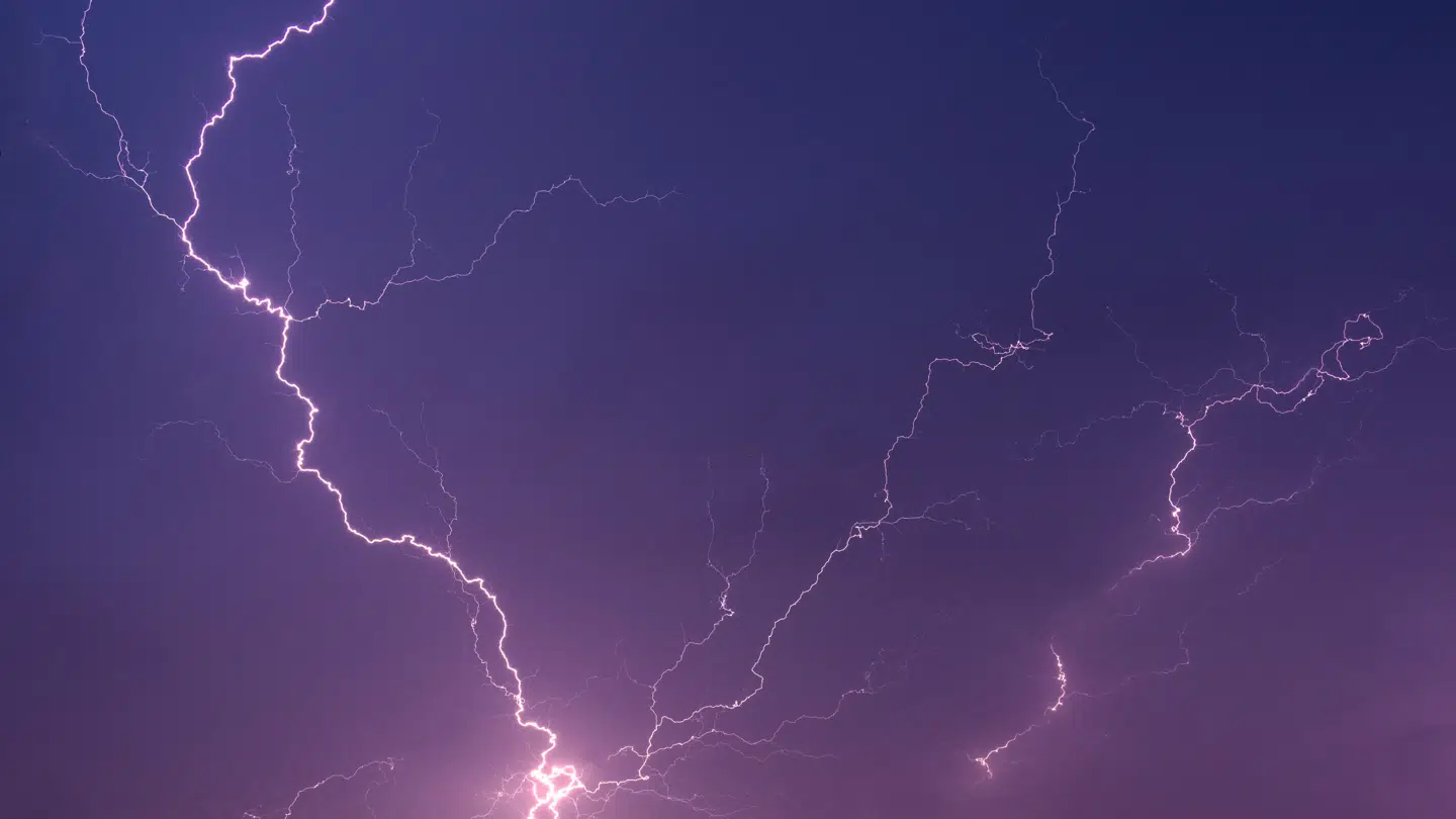 Lyn og torden ved Køge, torsdag den 27. juni 2024.