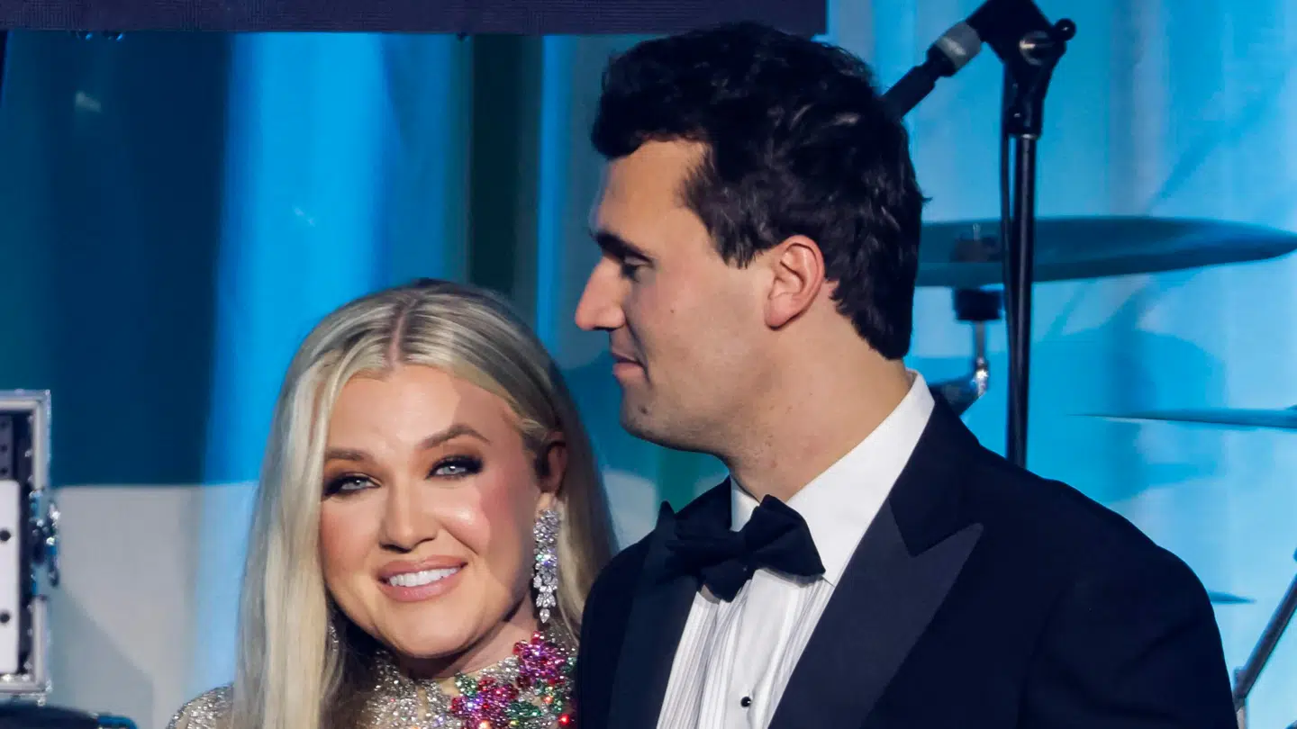 Erika Kirk fotograferet sammen med sin nu afdøde mand, Charlie Kirk, 19. januar 2025.