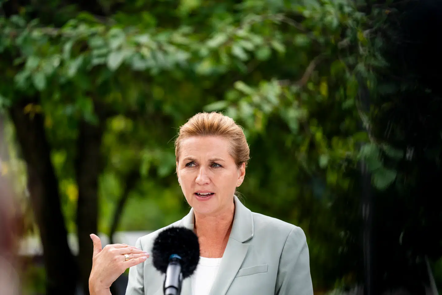 Statsminister Mette Frederiksen rettede lørdag kritik af RUC, da hun talte ved sit partis årsmøde i Aalborg. På billedet ses statsministeren ved Socialdemokratiets sommergruppemøde i sommer.