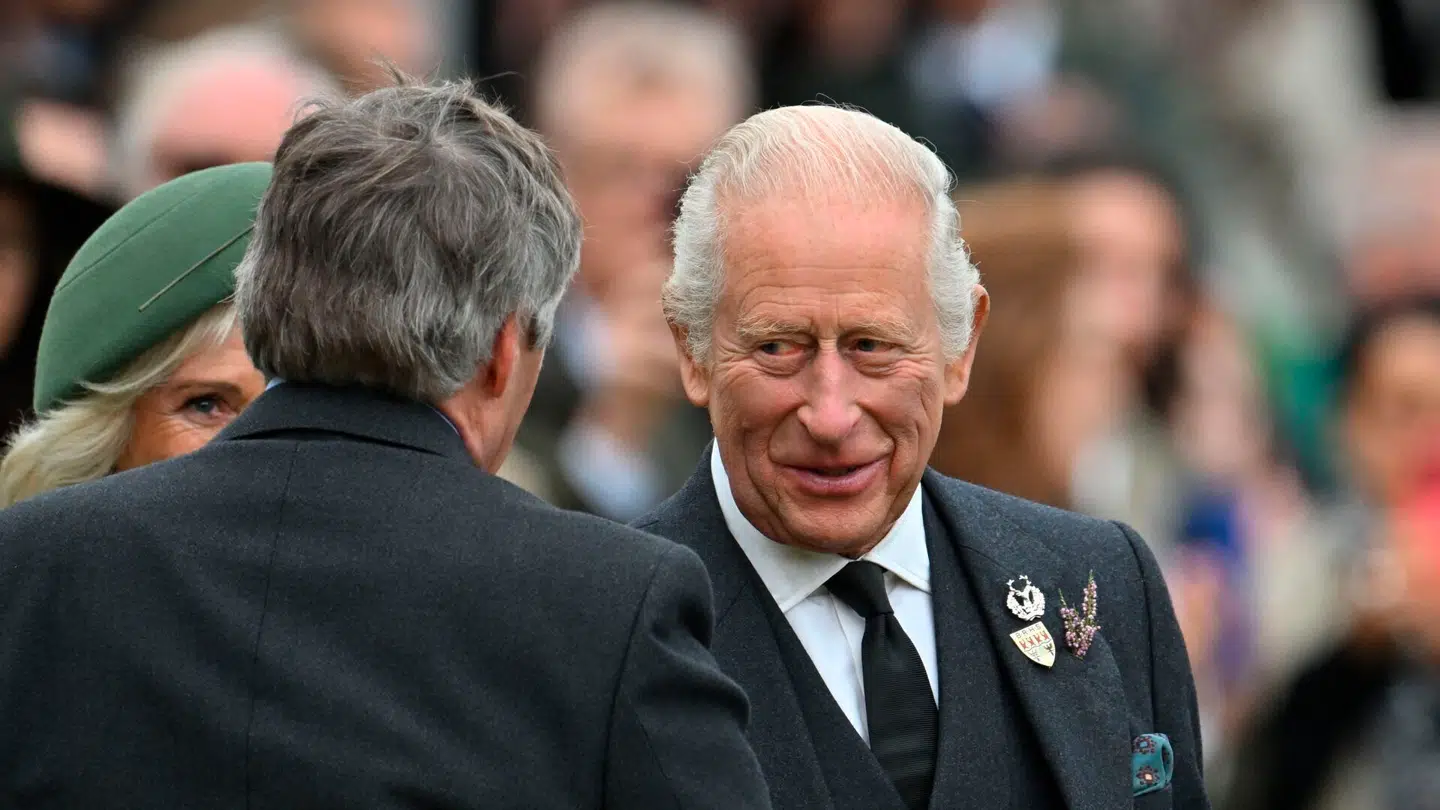 Til Reform UKs konference i weekenden påstod kardiolog Aseem Malhotra, at Kong Charles' kræftdiagnose kan skyldes coronavaccinen.