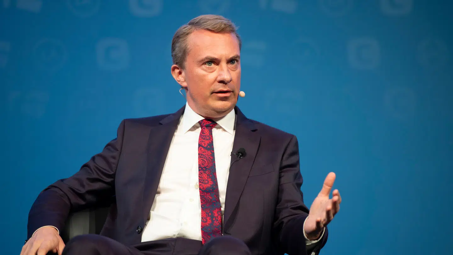 Dansk Folkepartis formand er taget til London for at holde tale.