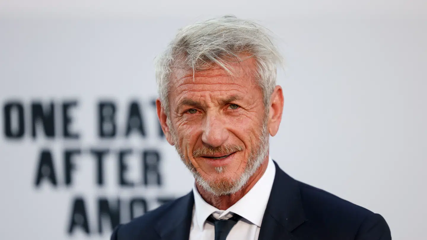 Sean Penn sad til bords med den russiske præsident i 2001 under Moskvas internationale filmfestival.