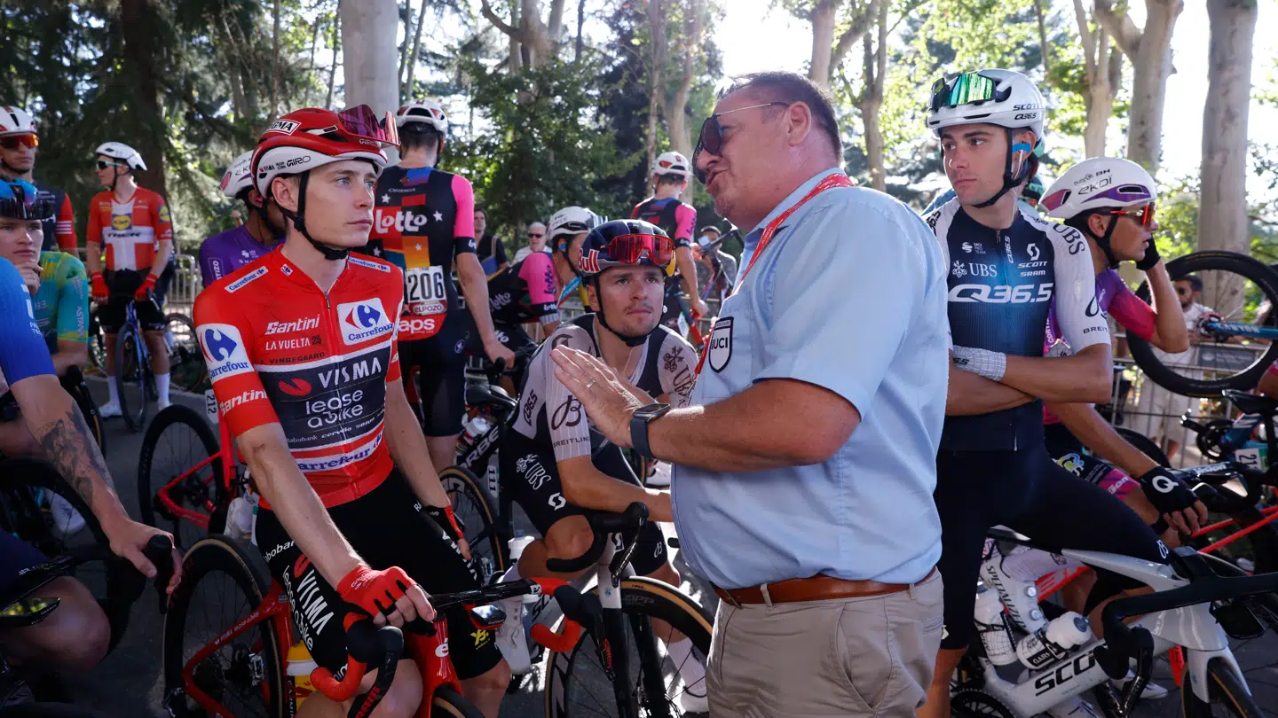 Jonas Vingegaard var i snak med en UCI-kommissær, da det blev besluttet, hvad der skulle ske med etapen.