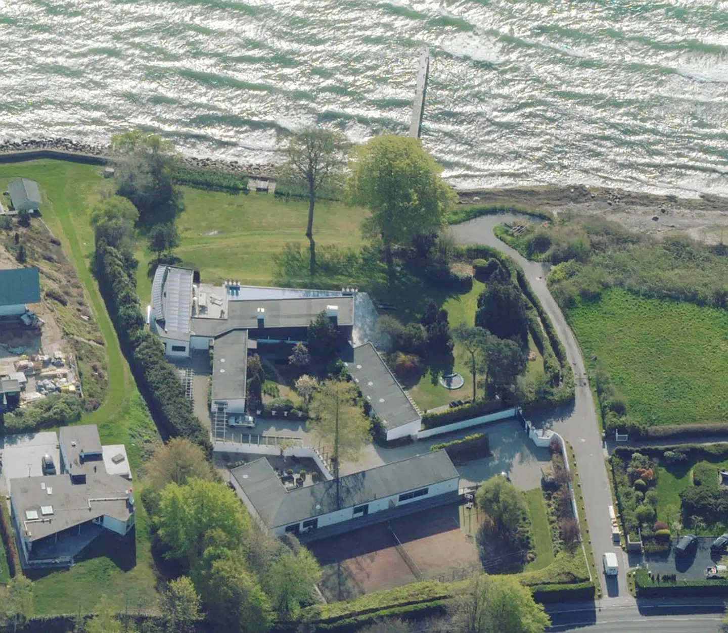 Stifter af Lagkagehuset Ole Kristoffersen har sat sin villa på Skodsborg Strandvej til salg for 200 millioner kroner.