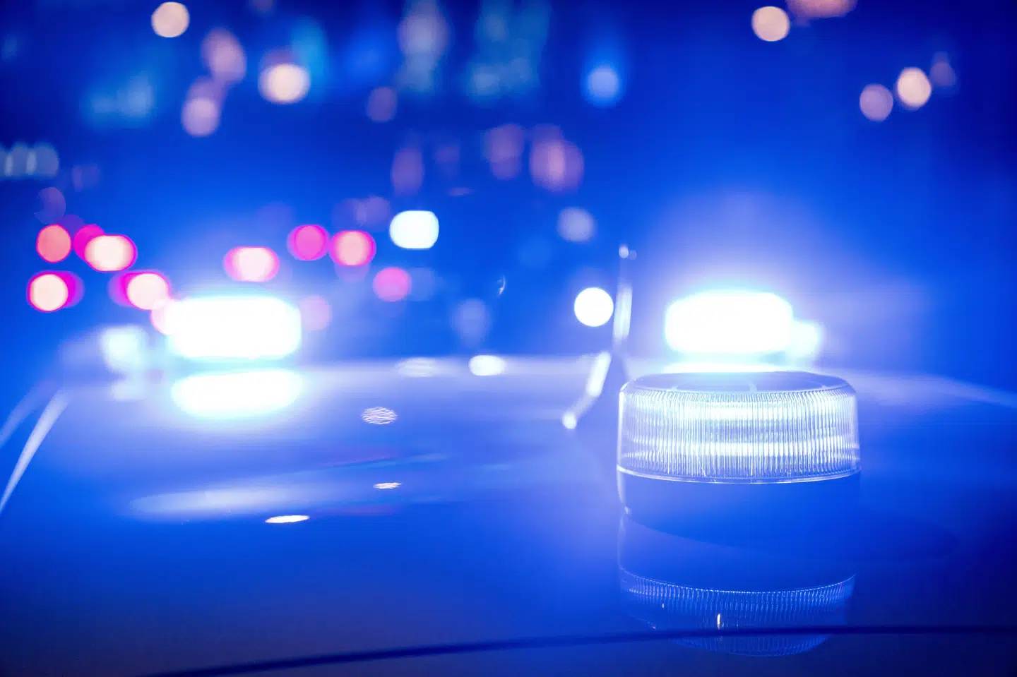 En 21-årig mand fra Nykøbing Falster nåede at overfalde flere personer og true betjente i byen natten til lørdag. (Arkivfoto).