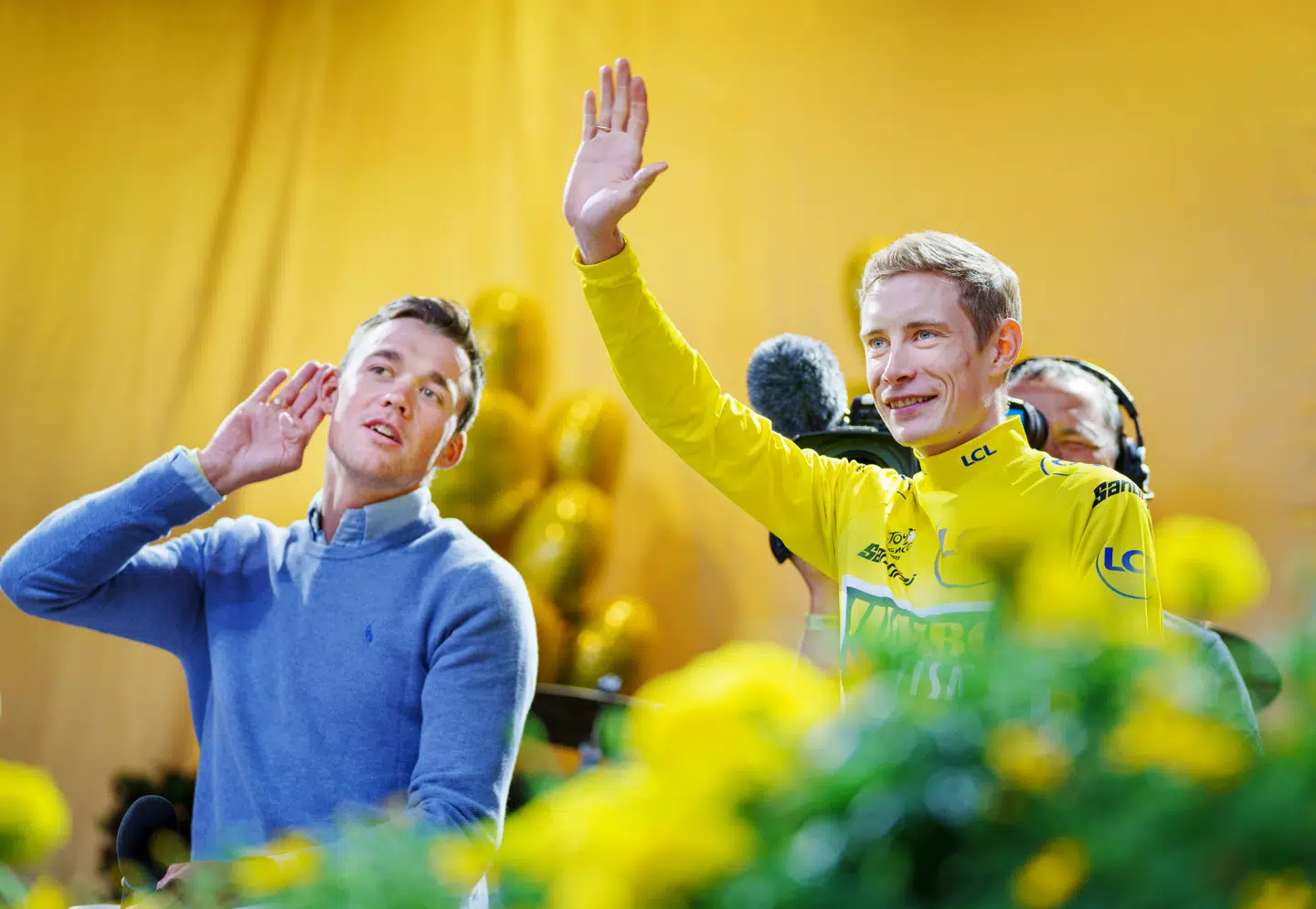 Jonas Vingegaard og Mads Pedersen ses her sammen i 2023 til fejring i Tivoli efter Tour de France, som Jonas Vingegaard det år vandt.
