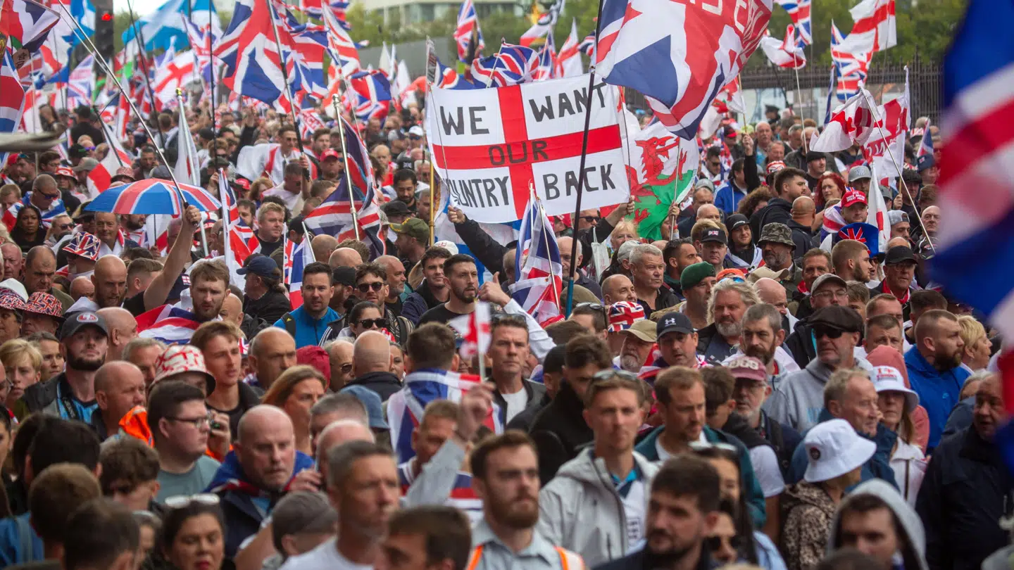 Over 110.000 marcherede i Londons gader lørdag. De er trætte af, at der ikke bliver gjort noget ved indvandringen til UK.