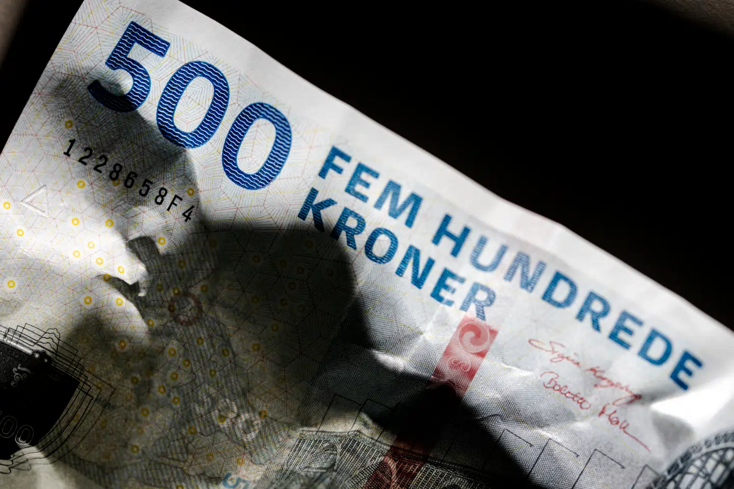 500-kronsedler i Nationalbanken mandag den 11. august 2025.. (Foto: Mads Claus Rasmussen/Ritzau Scanpix)