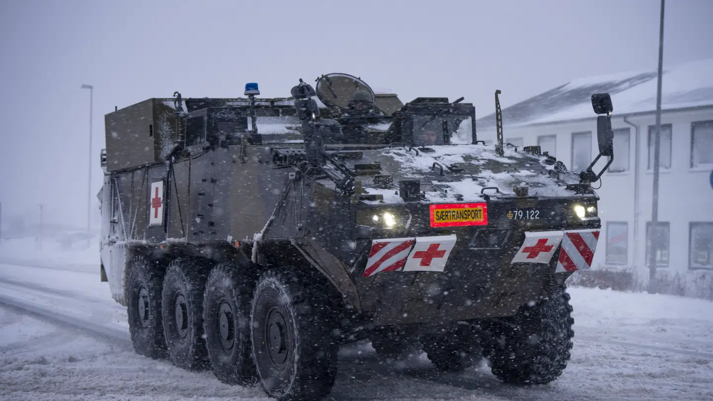 (Arkiv) Forsvarets pansrede Piranhaer i beredskab for at kunne støtte den civile ambulancetjeneste under snestormen i Randers onsdag den 3. januar 2024.