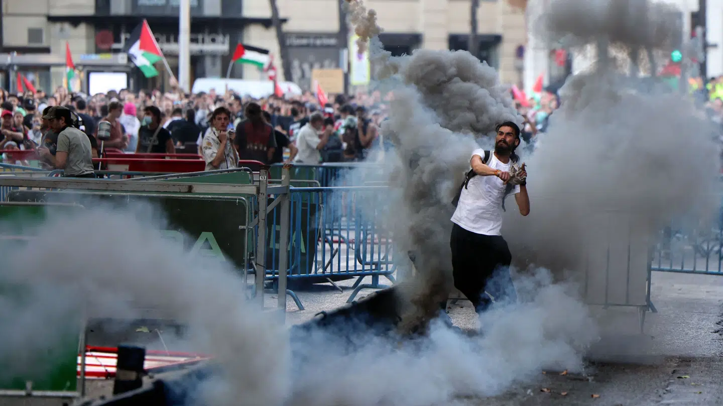 Vueltaens sidste etape samt præmieoverrækkelsen blev søndag afblæst grundet propalæstinensiske demonstrationer i Spaniens hovedstad, Madrid, hvor politiet brugte tåregas.