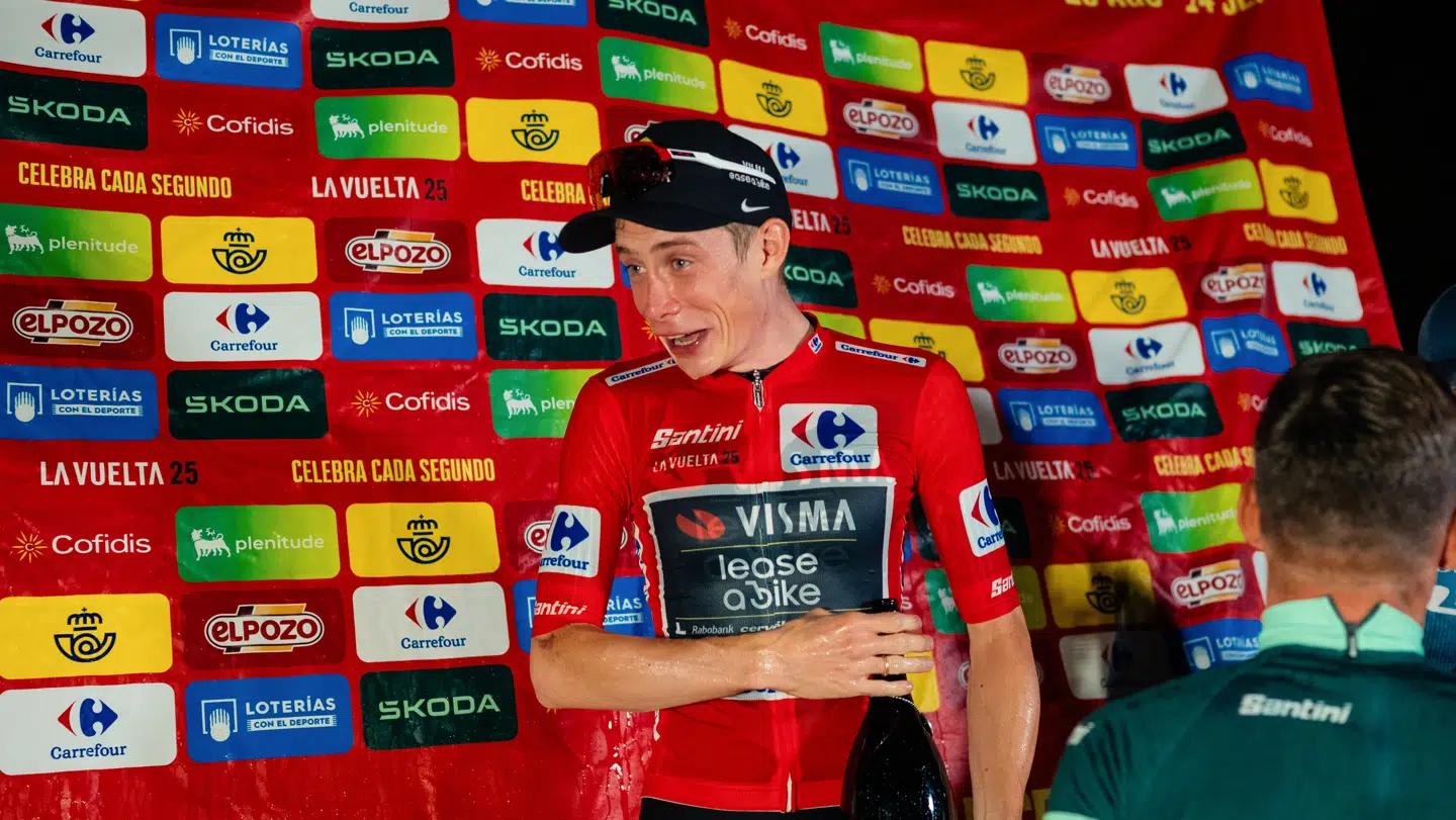 Jonas Vingegaard kommer formentlig til at huske parkeringsplads-fejringen hele sit liv.