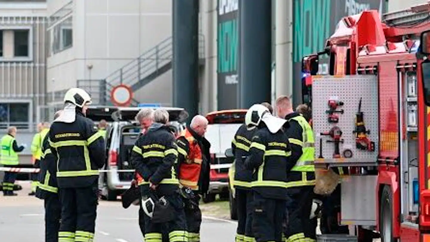 Politi og brandvæsen til stede ved Billund Lufthavn lørdag den 20. april 2024, der blev evakueret og derefter lukket ned i flere timer efter bombetruslen. Nu er gerningsmanden dømt.