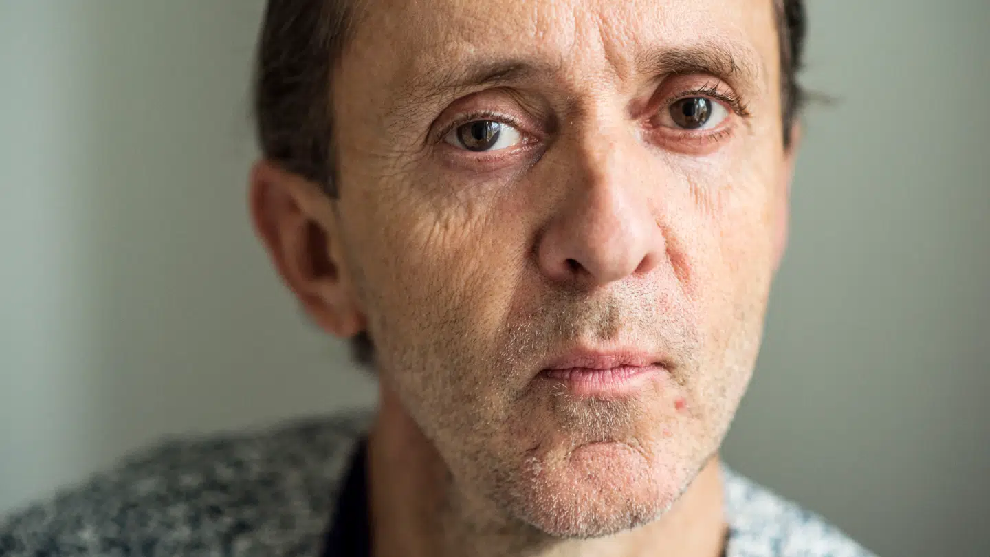 Den danske forfatter Kim Fupz Aakeson står bag et væld af særligt danske film- og bogsucceser. Blandt andet skrev han manuskriptet til filmhittet 'Den eneste ene', ligesom han står bag den populære bogbørneserie 'Vitello' – hvor hovedpersonen er baseret på hans gamle nevø.