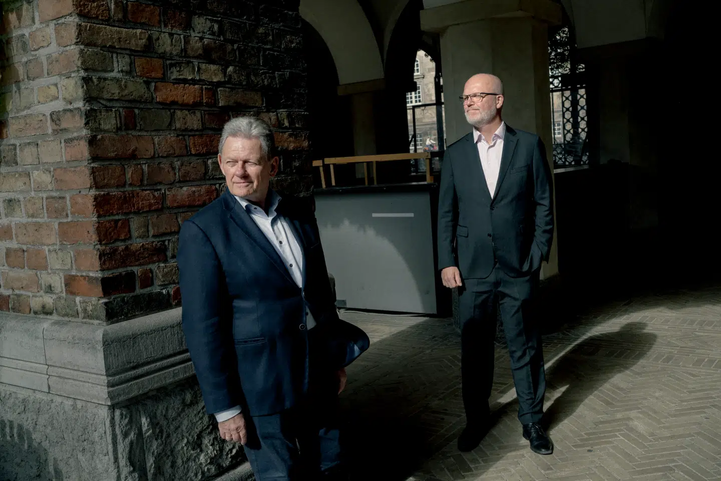 Tidligere justitsminister Lars Barfoed og hans tidligere spindoktor Benny Damsgaard har skrevet en bog om den danske lobbybranchen, som de mener gør reguleres.