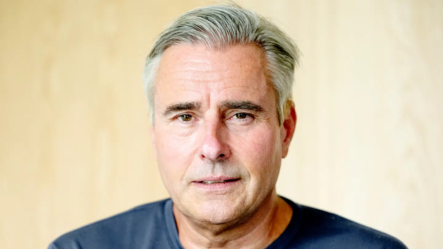 De fire måneders ubetinget fængsel, som Henrik Sass Larsen blev idømt for at have ligget inde med store mængder overgrebsmateriale med børn, kan han efter alt at dømme søge om at kunne afsone med fodlænke i sin nye lejlighed på Sjælland.