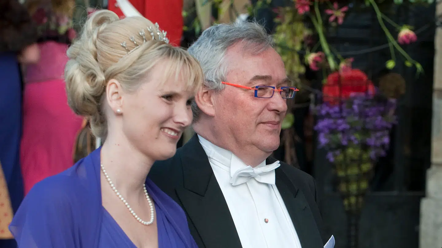 Til dronning Margrethes 70-års fødselsdag dukkede Camilla af Rosenborg og hendes nu eksmand Mikael Rosanes op sammen i deres stiveste puds. De to nåede at fejre sølvbryllup, men den store aldersforskel på tyve år satte til sidst en stopper for ægteskabet i 2016.
