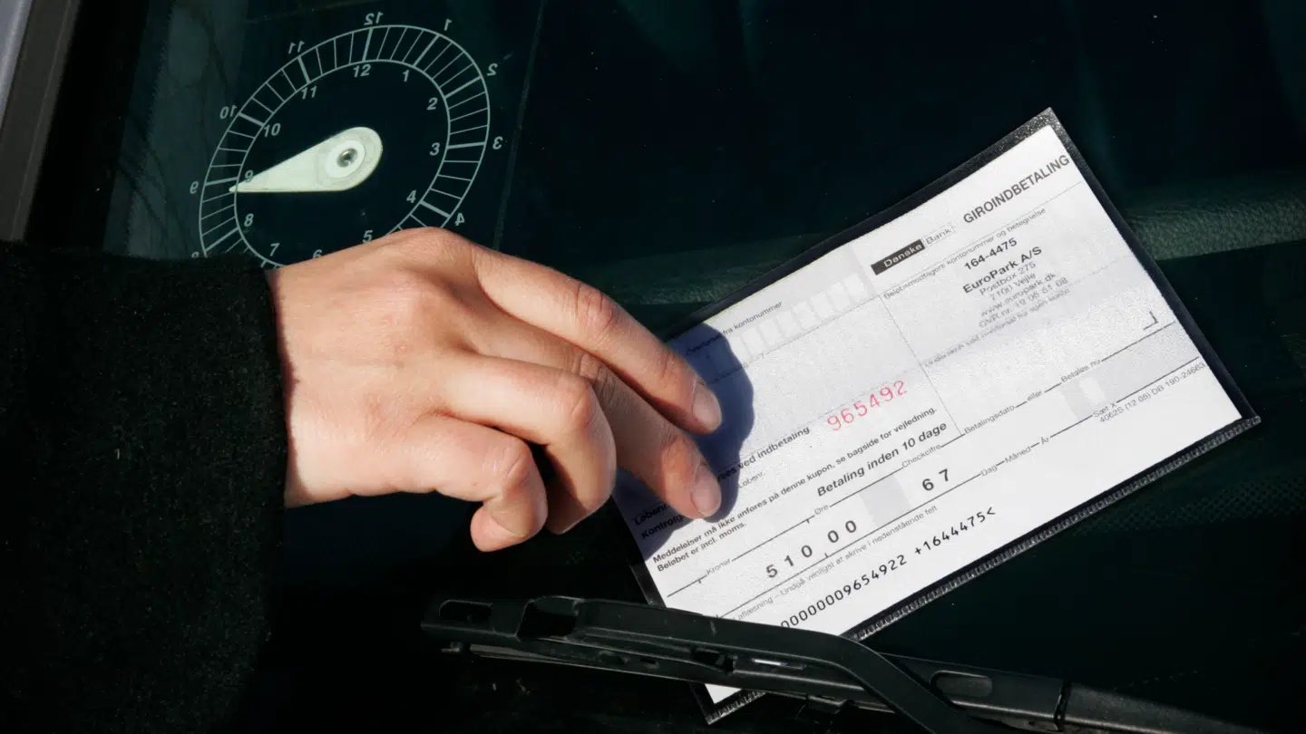 Det er tilsyneladende blevet sværere at finde en parkeringsplads i Middelalderbyen i København. Nye tal viser, at flere får p-bøder.