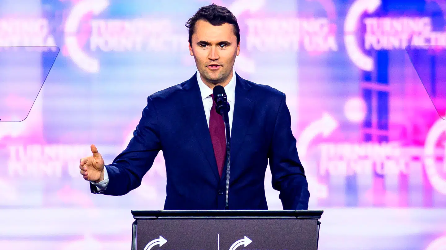 Her ses den konservative aktivist Charlie Kirk. Han blev skudt og dræbt den 10. september under et debatmøde på Utah Valley University.