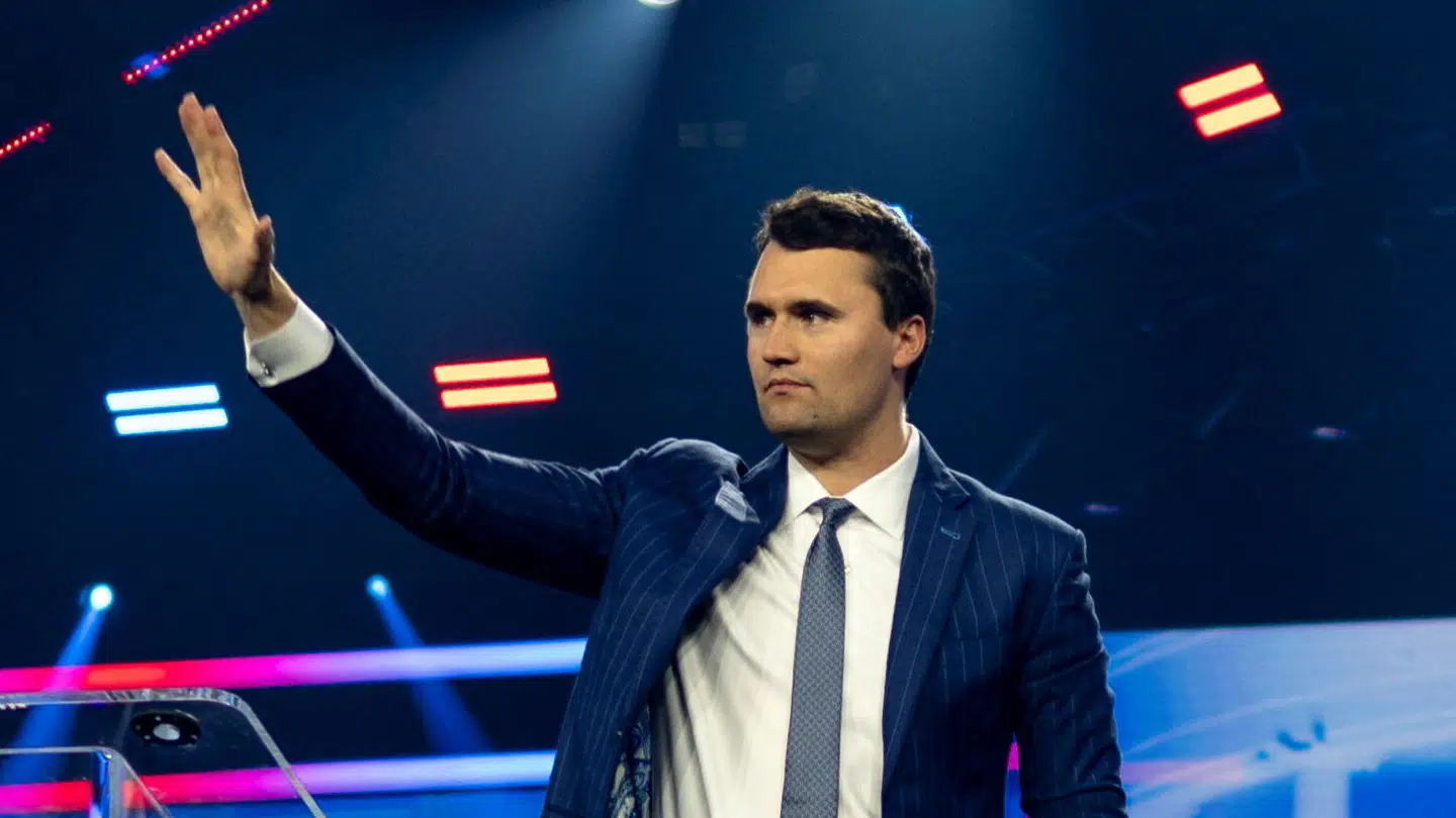 Arkivfoto af den konservative aktivist Charlie Kirk, som blev skuddræbt under et debatmøde i den amerikanske delstat Utah.