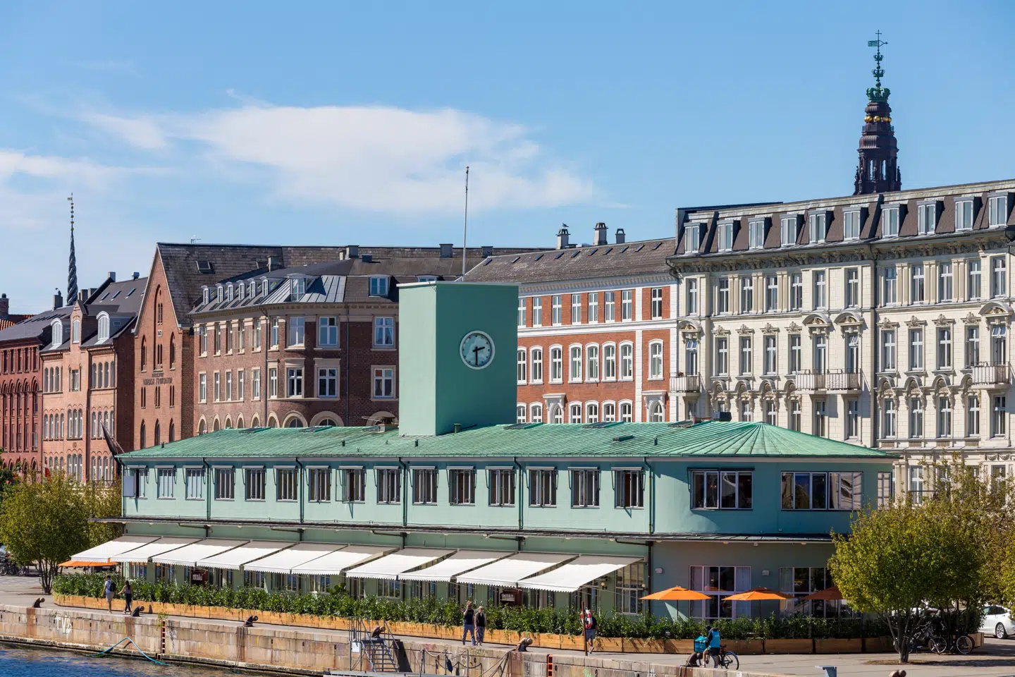 En potentiel flydende terrasse uden for Gammelholm Toldbygning på Havnegade i København vakte store protester blandt mange. Nu har sagen taget en ny drejning.