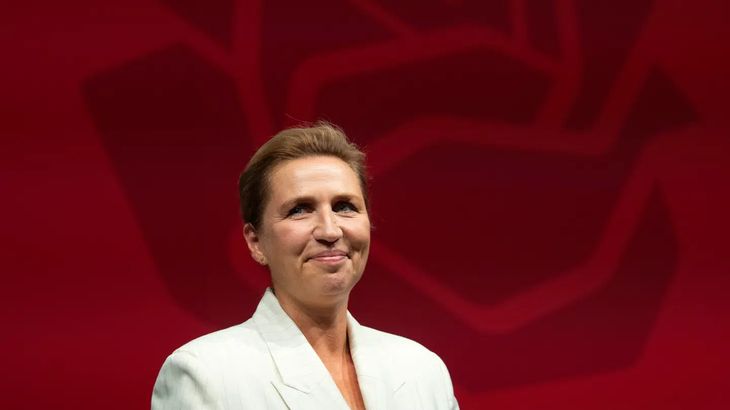 I Danmark har højredrejningen ikke været så markant som i andre europæiske lande. Flere eksperter peger på, at minder finder årsagen hos Mette Frederiksen (S).