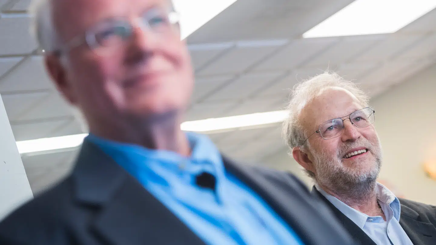 Jerry Greenfield (th.) forlader Ben & Jerry's. Til venstre ses den anden medstifter, Ben Cohen.
