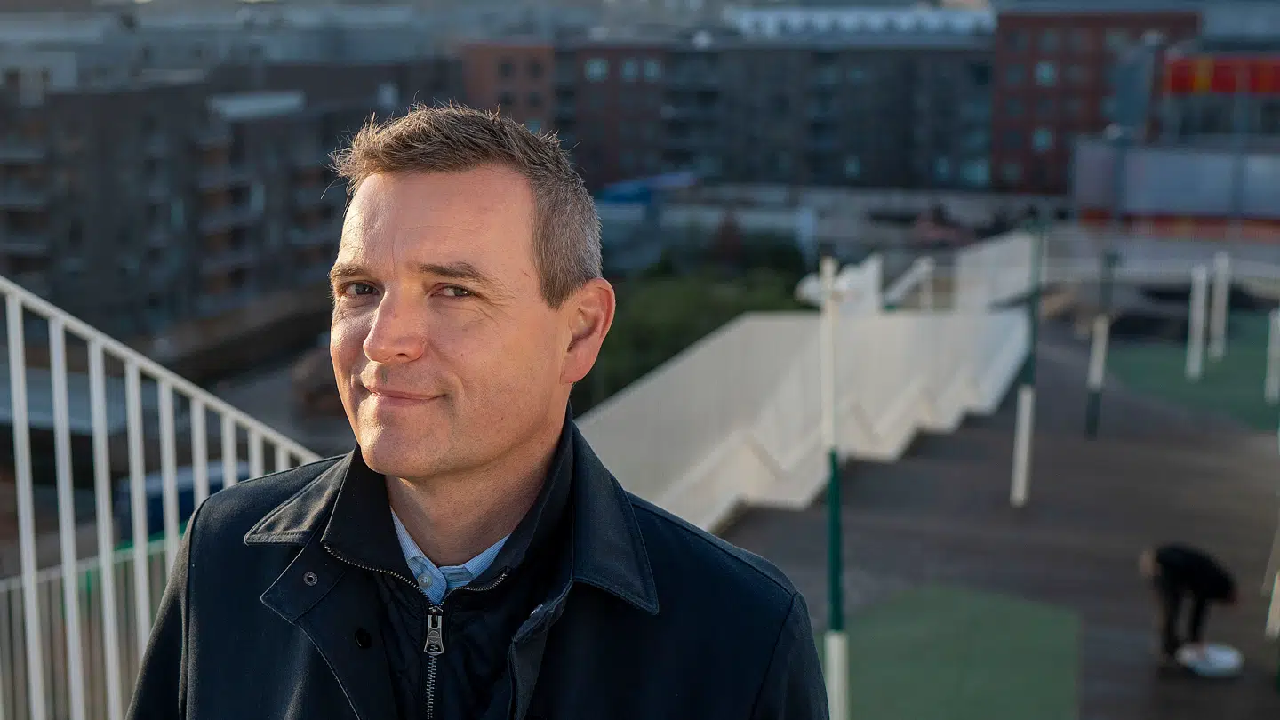 Valgkampen raser i København, og Konservatives børne- og ungdomsborgmester, Jakob Næsager, har for længst stemplet ind i debatten om bilisters forhold i København. Nu kritiserer han et nyt forslag fra Socialdemokratiet.