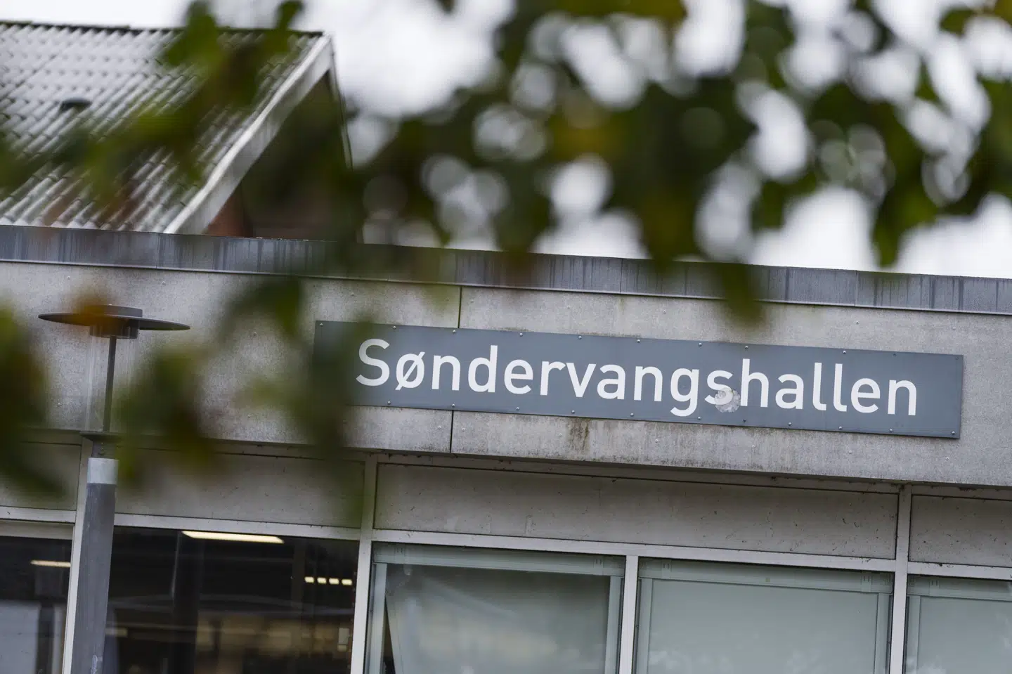 En 23-årig mand mistede livet efter, at han var blevet stukket flere gange med mindst to knive ved Søndervangshallen i Birkerød. (Arkivfoto).