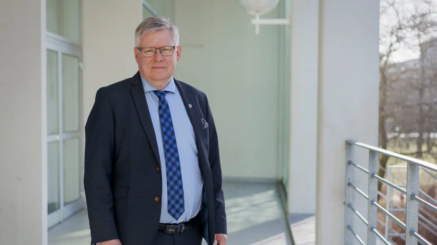 Søren Smalbro (V) har efter uro og optrin med tilskuere indført to tiltag, der skal øge trygheden for byrådmedlemmer.