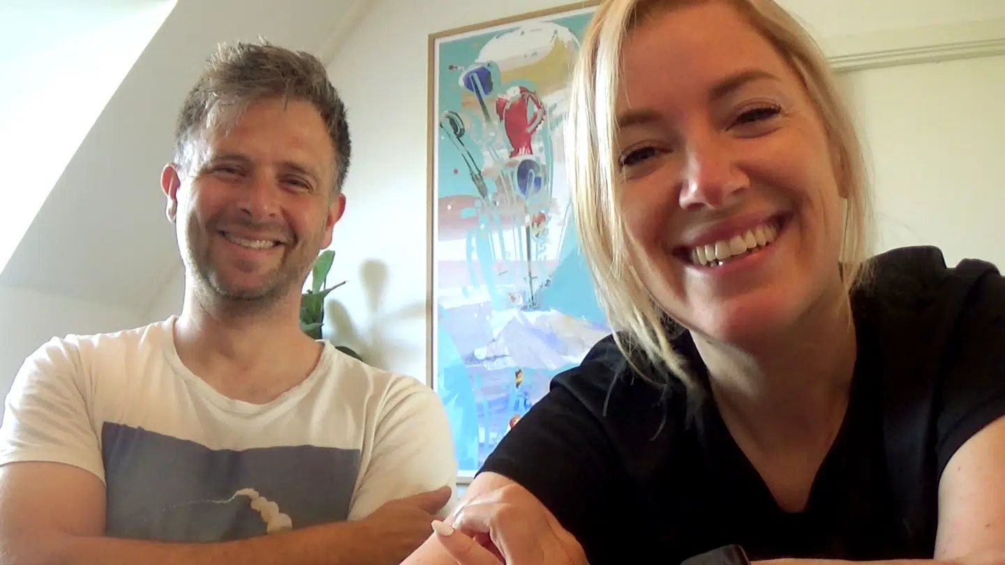 Lasse og Dorthe er tilsyneladende stadig i den syvende himmel - men en tvivl rammer Dorthe.