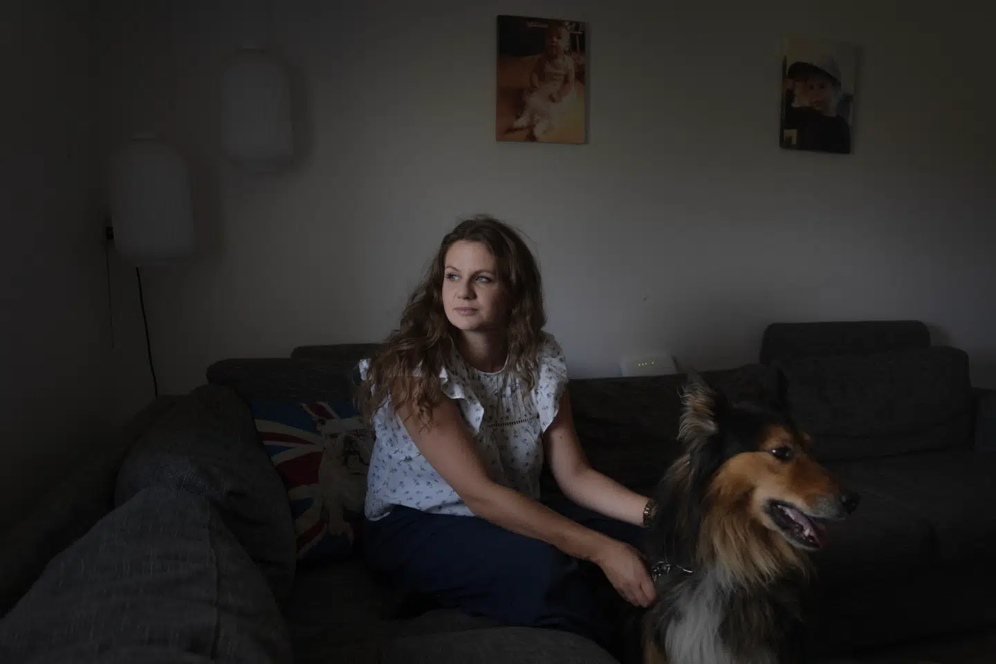 29-årige Nadine har boet i Danmark, siden hun var lille, og hun haft statsborgerskab siden hun var ni. Det fik hun automatisk, da hun i 2006 blev adopteret af sin danske adoptivfar. Men næsten 20 år efter adoptionen modtog hun et brev fra myndighederne, der erklærede, at det statsborgerskab, hun fik tildelt i 2006, var en fejl.