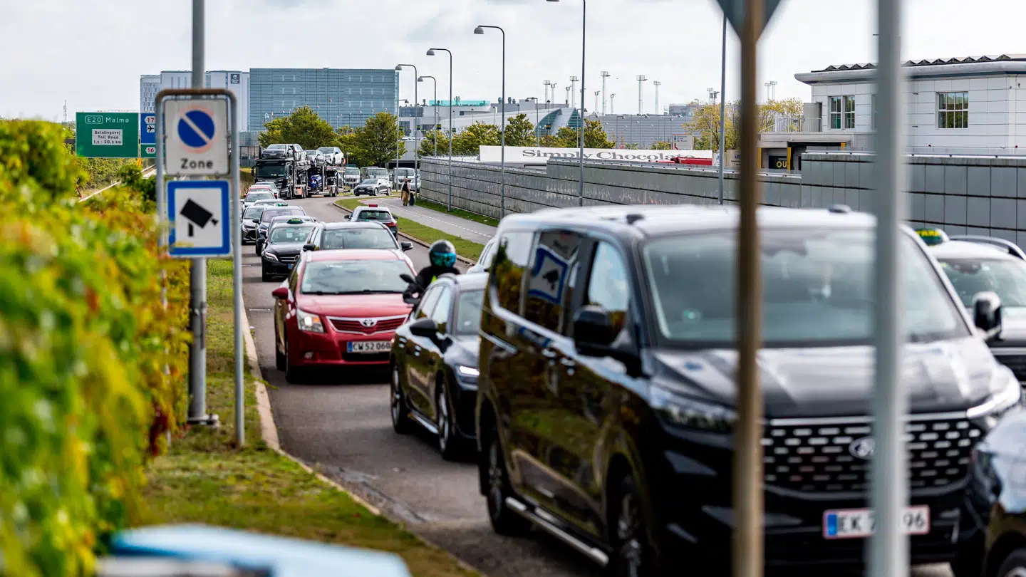 Her ses en bilkø i nærheden af Øresundsmotorvejen i København torsdag.