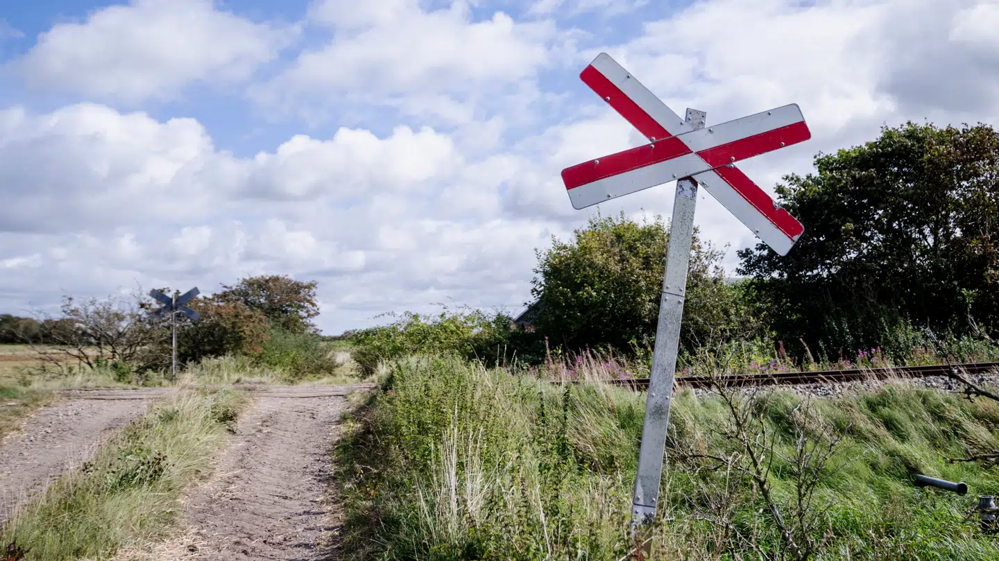 ARKIVFOTO: Der har været flere ulykker ved jernbaneoverskæringer. Mandag var det ved at gå galt igen.