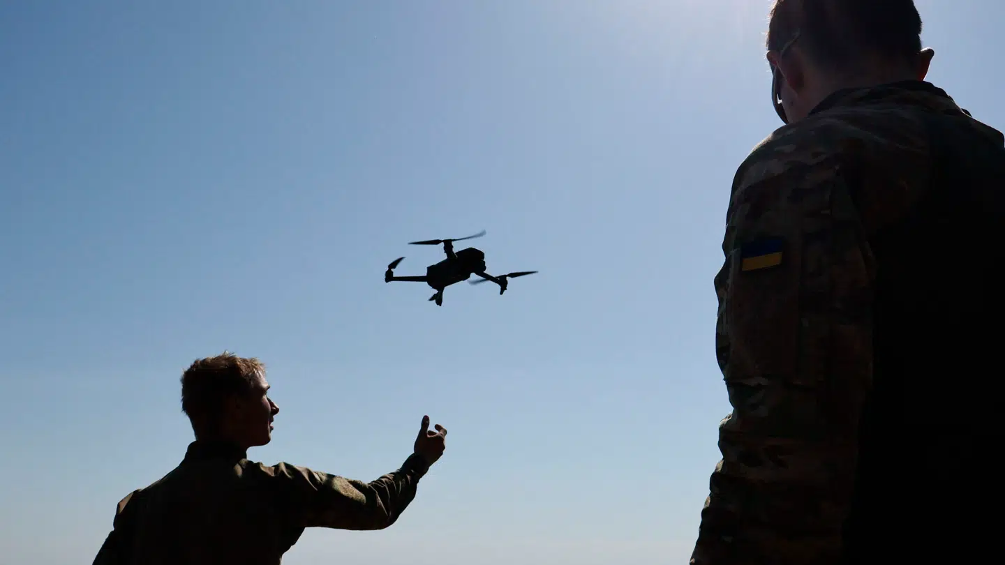 Droner i alle afskygninger er blevet an afgørende faktor i krigen i Ukraine. Både Rusland og Ukraine benytter sig af dem. Og det har ændret krigen markant.