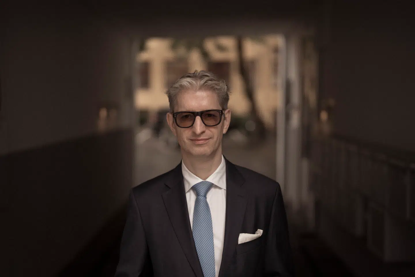 »Jeg er advokat, ikke teaterdirektør. Alligevel har jeg de senere år lejet Det Kongelige Teaters Gamle Scene og Skuespilhuset for at realisere en række gallaforestillinger til støtte for Ukraines krigsofre, fordi jeg tror på en enkel idé: Hvis vi vil rykke noget i kulturlivet, må flere af os skride til handling,« skriver Philip Maury. Foto: Søren Lorenzen