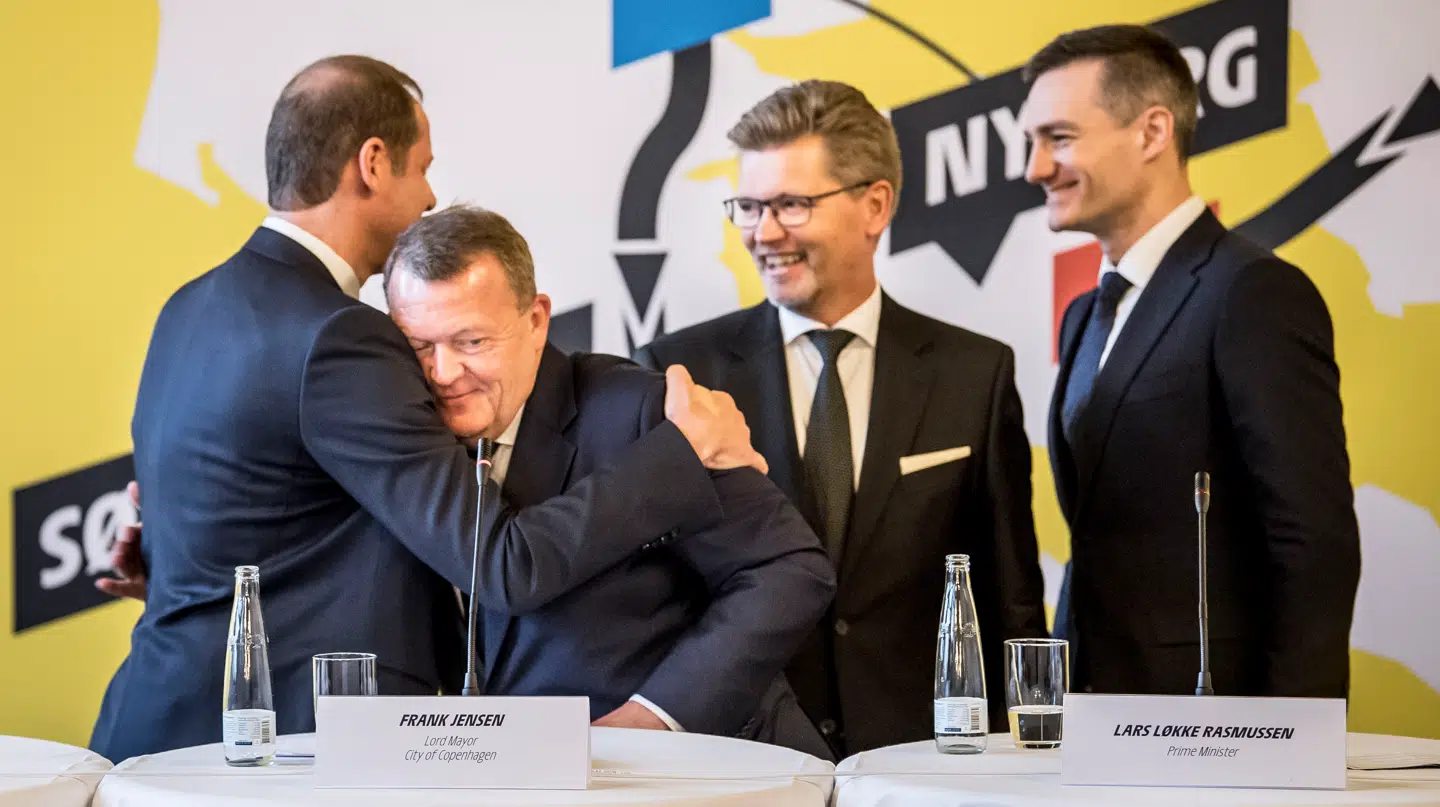 Her ses nuværende udenrigsminister Lars Løkke Rasmussen (M) kramme Tour de France-direktør Christian Prudhomme ved præsentationen Tour de France-starten i Danmark i 2022. Løkke fortæller nu til B.T., hvordan han forsøger at få Tour de France tilbage.