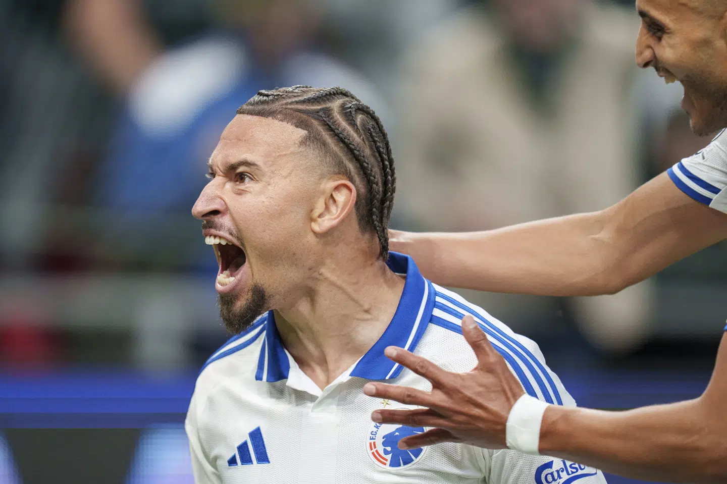 FC København-angriberen Jordan Larsson åbnede målscoringen torsdag aften mod Leverkusen, der tog en blunder i situationen.