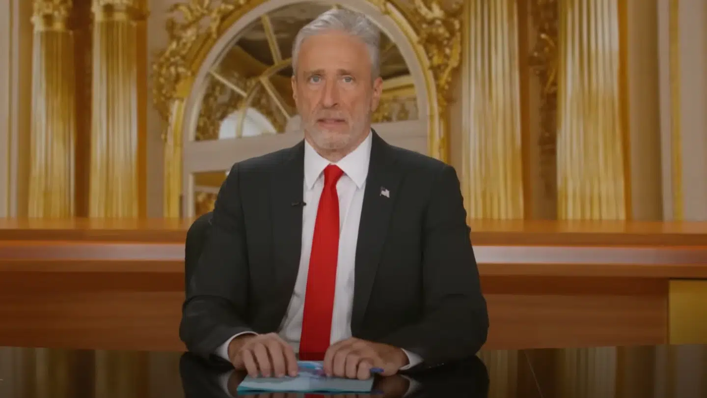 Jon Stewart er normalt kun vært på mandagsudgaven af 'Daily Show', men ekstraordinært sad han i stolen torsdag aften.