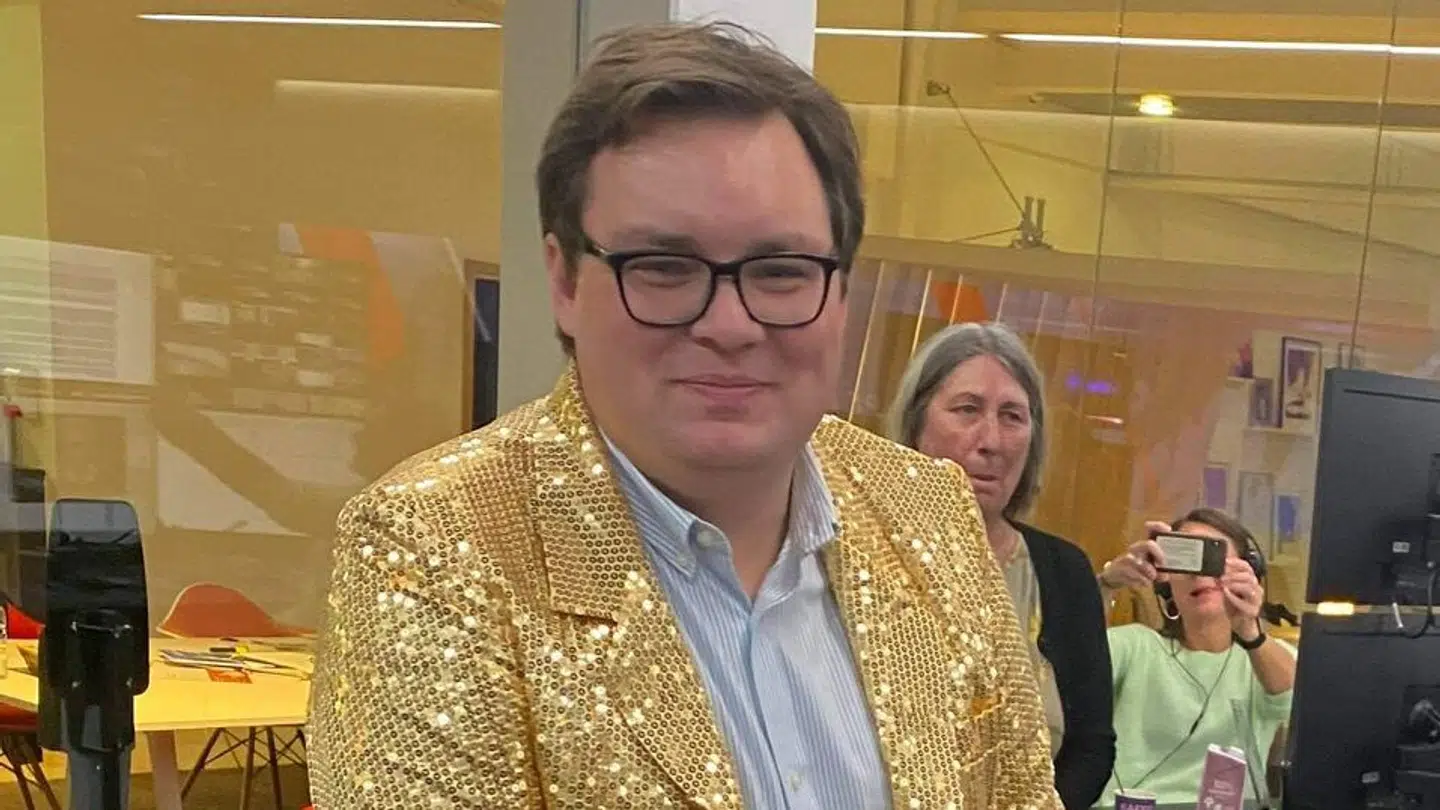 Her ses den omtalte jakke, der var ved at koste Mirco Reimer-Elster jobbet.