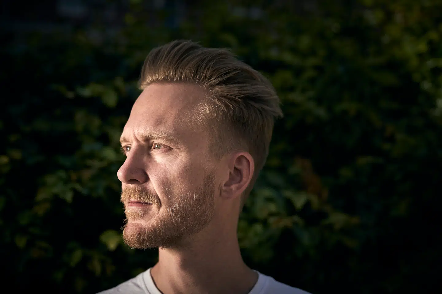 Den danske tv-vært og satiriker Huxi Bach mener, at satiren i Danmark har det ganske godt. Men fyringerne af Jimmy Kimmel og Stephen Colbert indeholder en række faresignaler, som vi også i Danmark skal tage alvorligt, mener han.