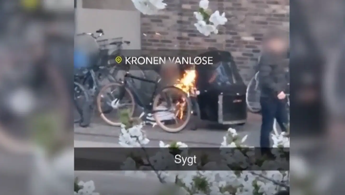 Her er et screenshot af den video, som du kan se længere nede i artiklen. Her bliver en ladcykel stjålet i dagslys ved Kronen I Vanløse.