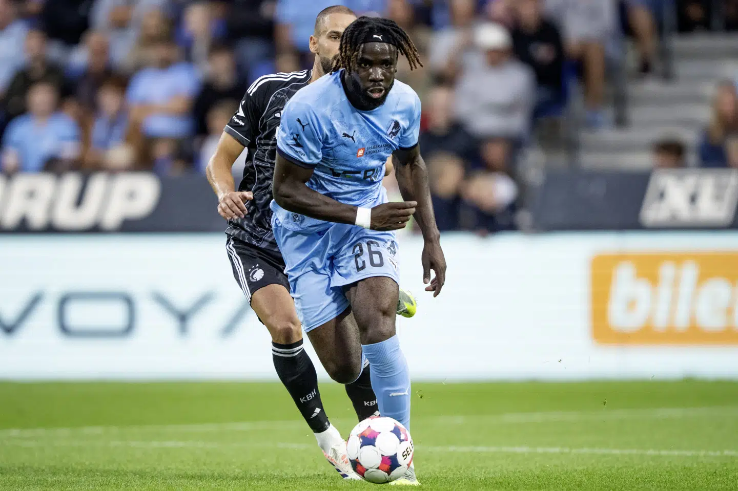Randers FCs Florian Danho i duel med FCKs Pantelis Hatzidiakos under superligakampen mellem Randers FC og FC København på Cepheus Park i Randers søndag den 31. august 2025. (Foto: Bo Amstrup/Ritzau Scanpix)